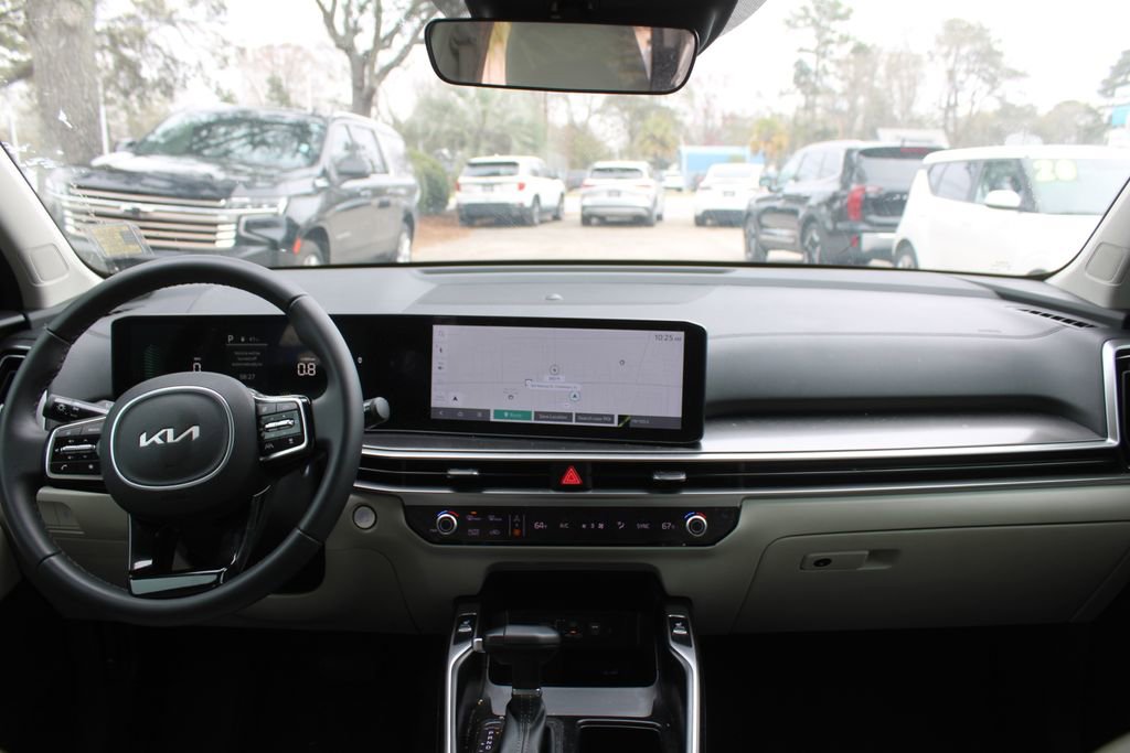 Certified 2025 Kia Sorento S w/ Panoramic Sunroof Package image 24
