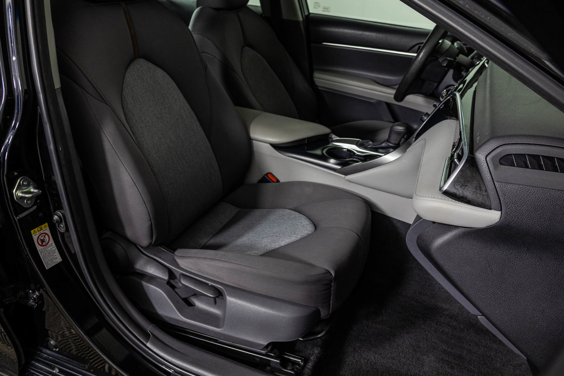 Used 2018 Toyota Camry LE FWD image 42