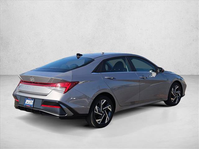 Used 2025 Hyundai Elantra SEL FWD image 5