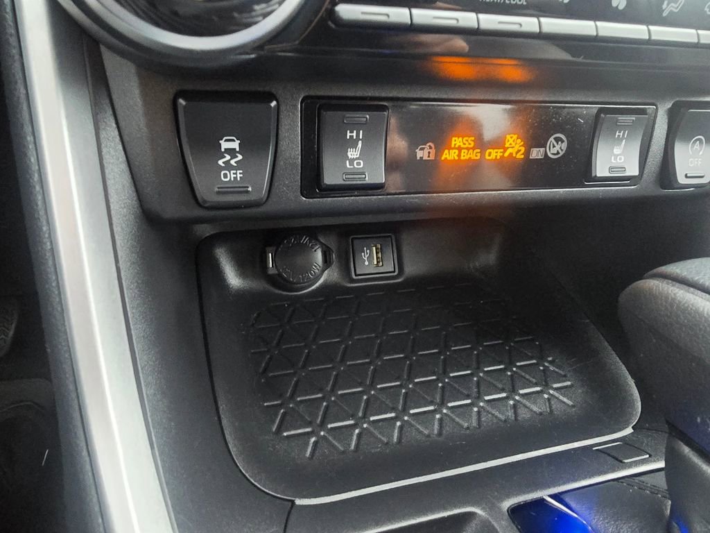 Used 2024 Toyota RAV4 XLE w/ Convenience Package image 25