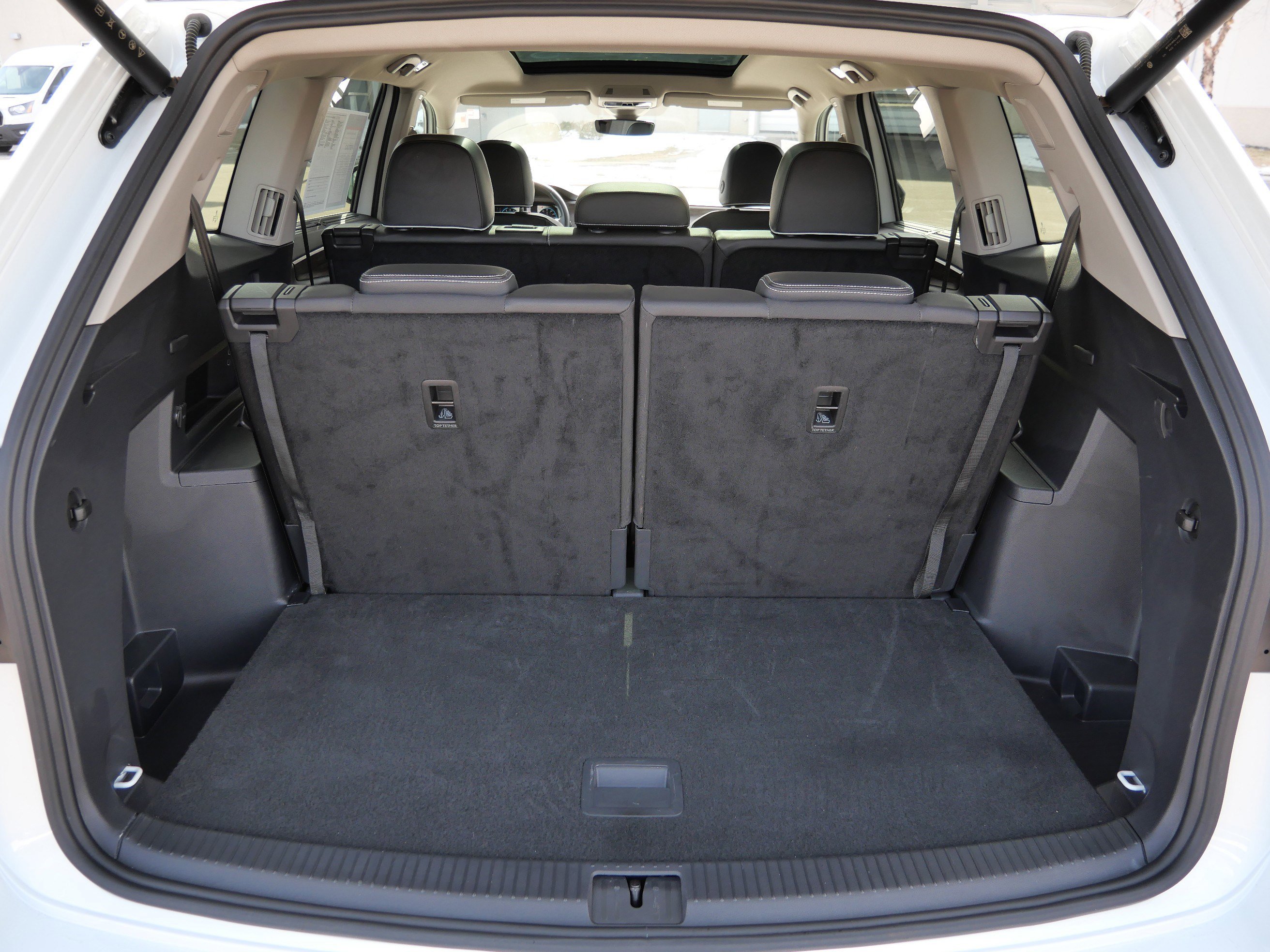 Certified 2024 Volkswagen Atlas SEL Premium R-Line image 18