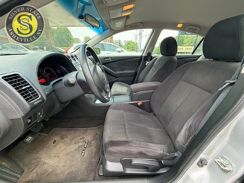 Used 2011 Nissan Altima 2.5 S FWD image 11