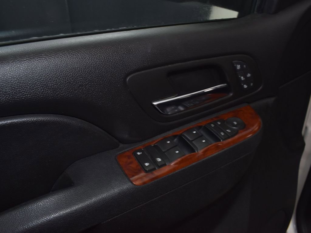 Used 2010 Chevrolet Suburban LTZ image 13