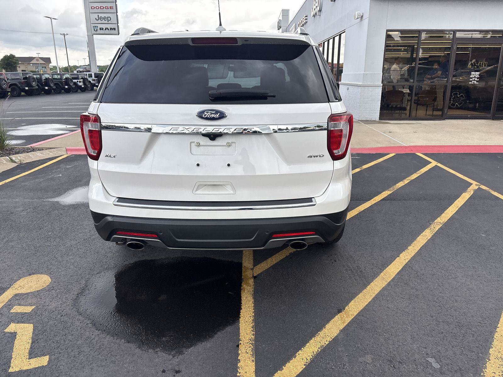Used 2018 Ford Explorer XLT w/ Equipment Group 202A AWD/4WD image 6