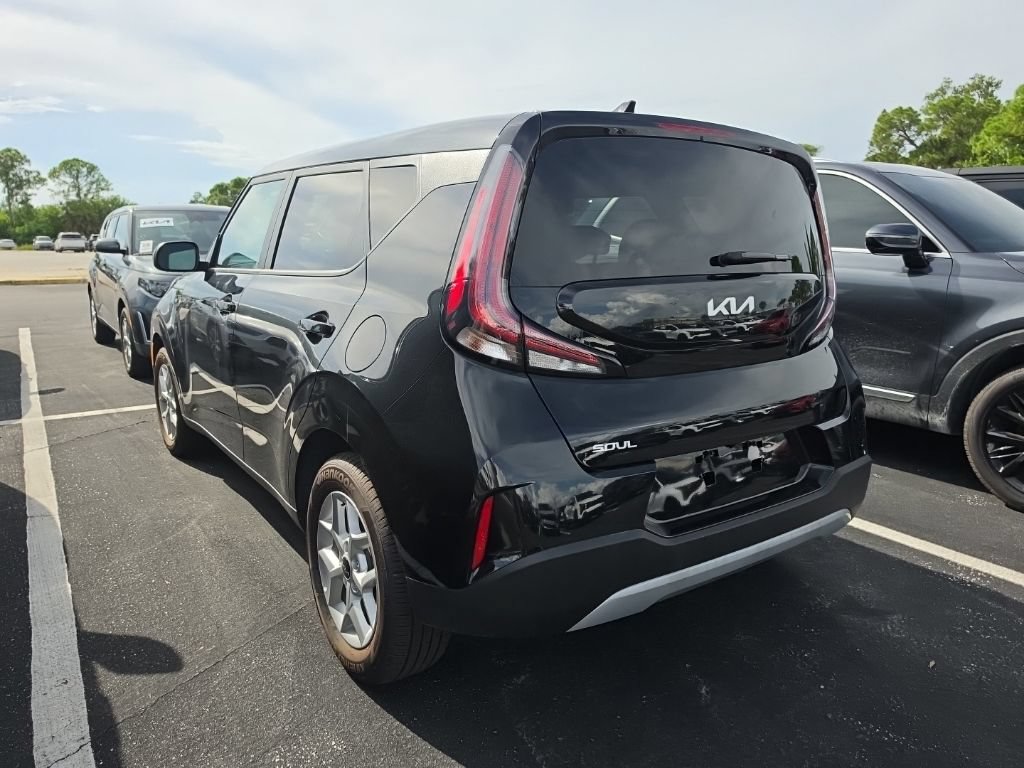 Certified 2025 Kia Soul LX w/ LX Technology Package FWD image 12