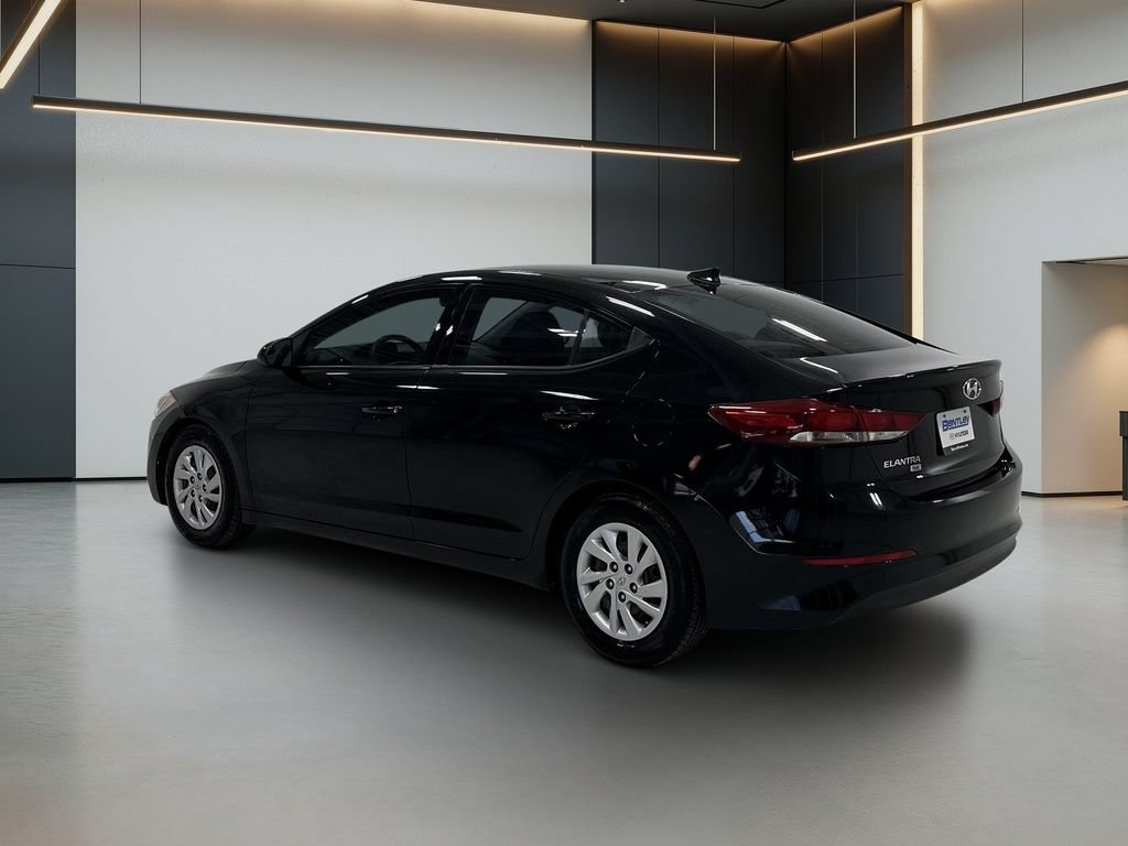 Used 2017 Hyundai Elantra SE FWD image 3