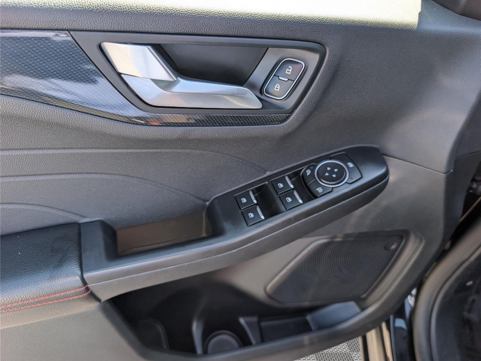 Used 2025 Ford Escape ST-Line Select AWD/4WD image 19