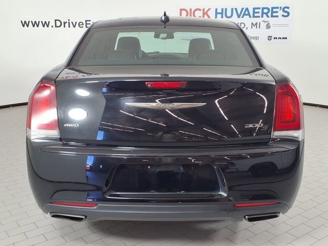Used 2016 Chrysler 300 S AWD/4WD image 5