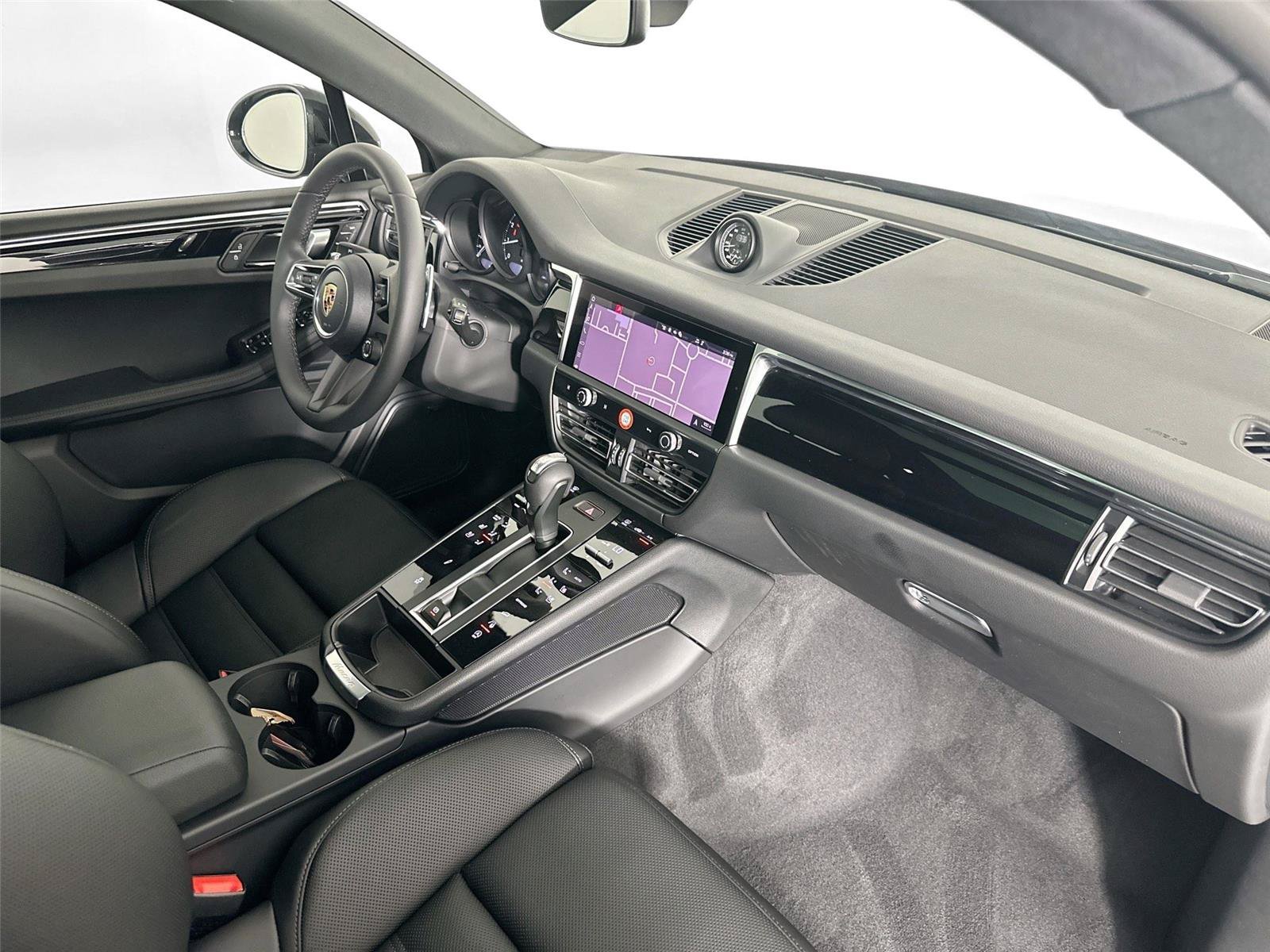 Certified 2026 Porsche Macan Turbo AWD/4WD image 29