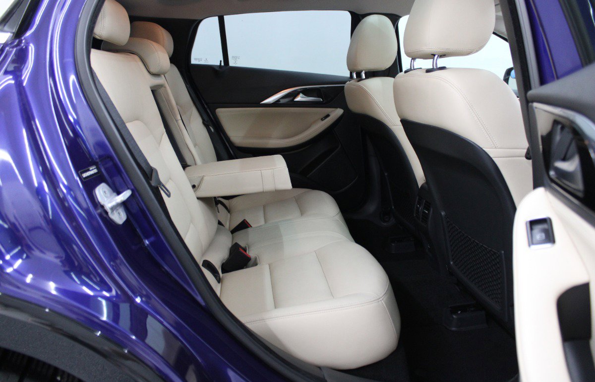Used 2017 INFINITI QX30 Premium FWD image 11