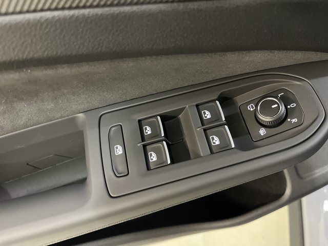 New 2026 Volkswagen GTI SE FWD image 18