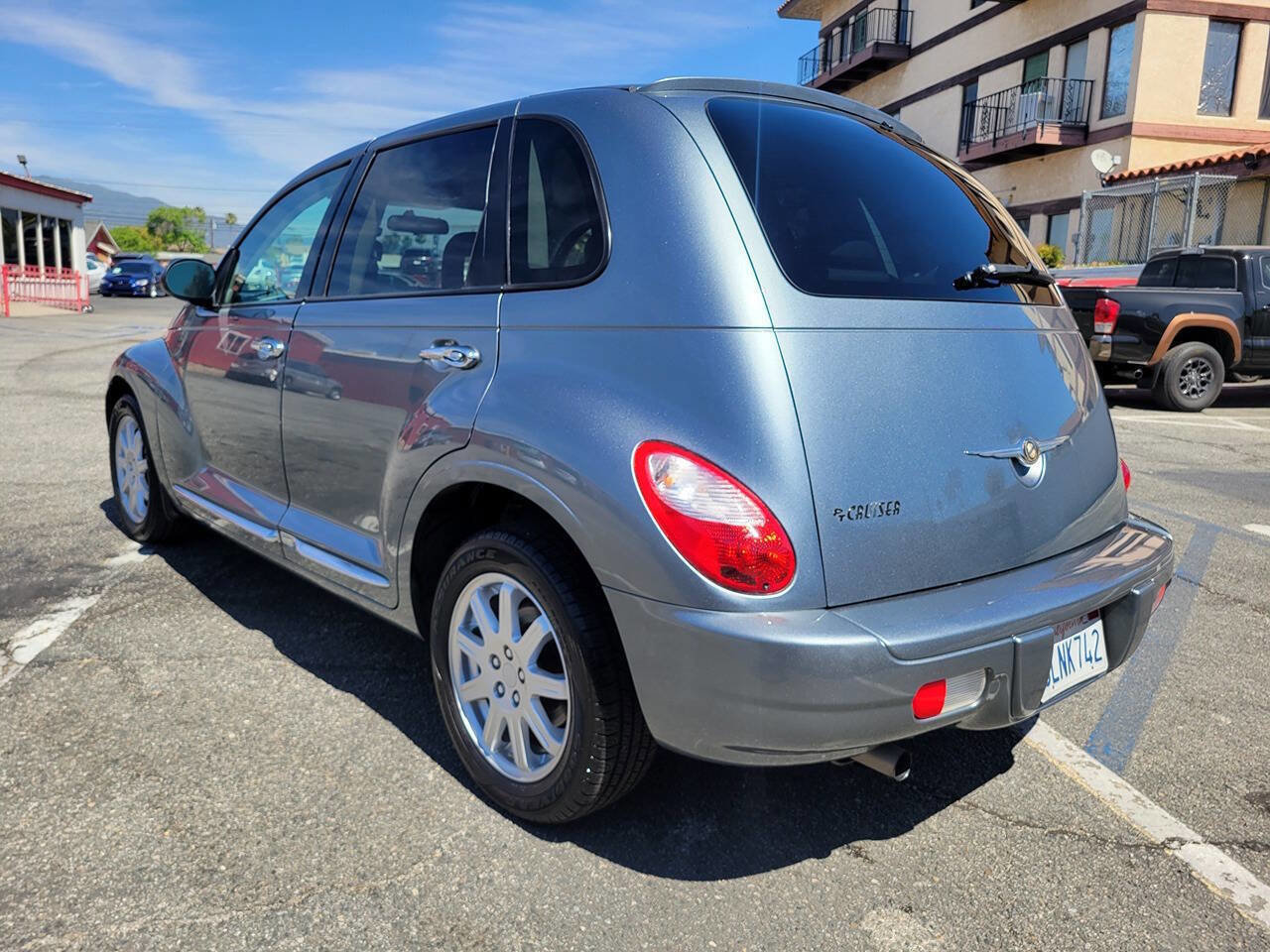 Used 2010 Chrysler PT Cruiser image 3