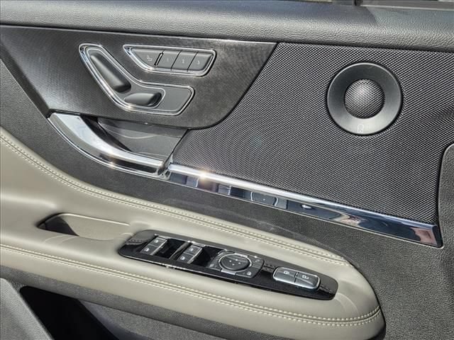 New 2024 Lincoln Corsair FWD w/ Equipment Group 102A image 7