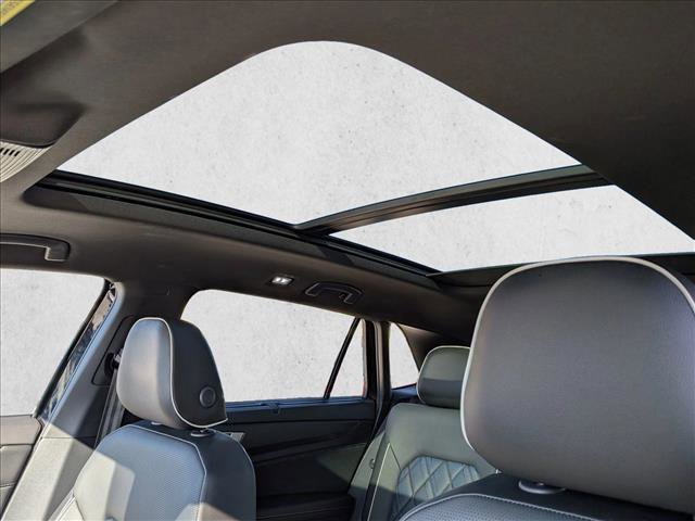 Used 2024 Volkswagen Atlas Cross Sport SEL Premium R-Line image 18