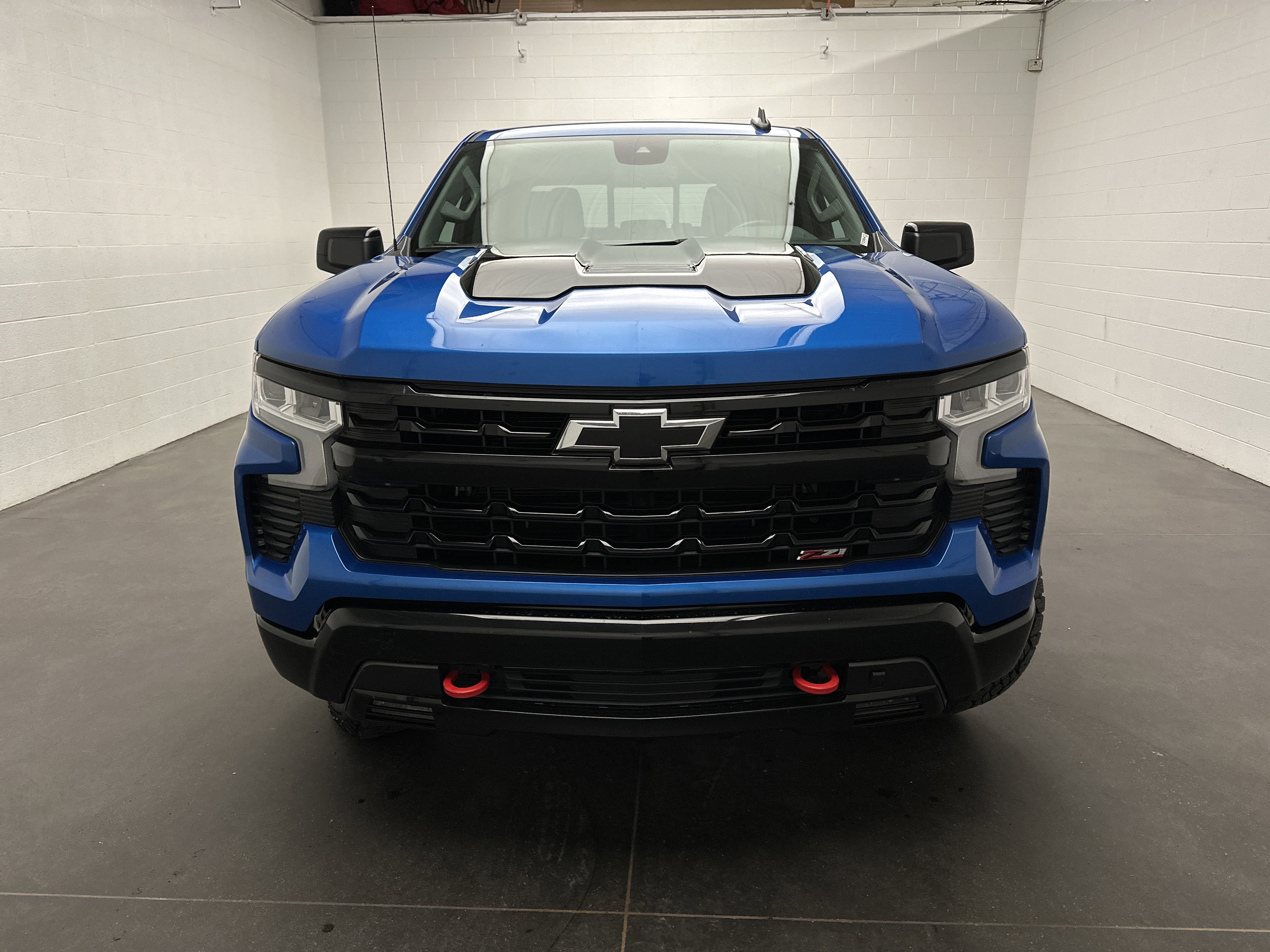 Used 2024 Chevrolet Silverado 1500 LT Trail Boss w/ Convenience Package II image 3