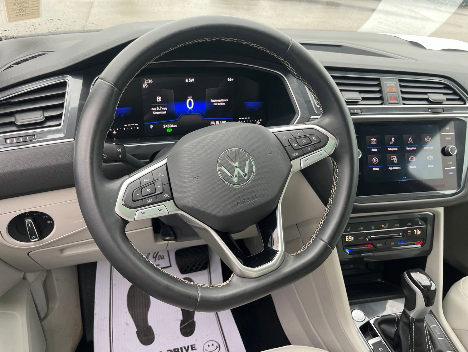 Used 2023 Volkswagen Tiguan SE w/ Panoramic Sunroof Package FWD image 37