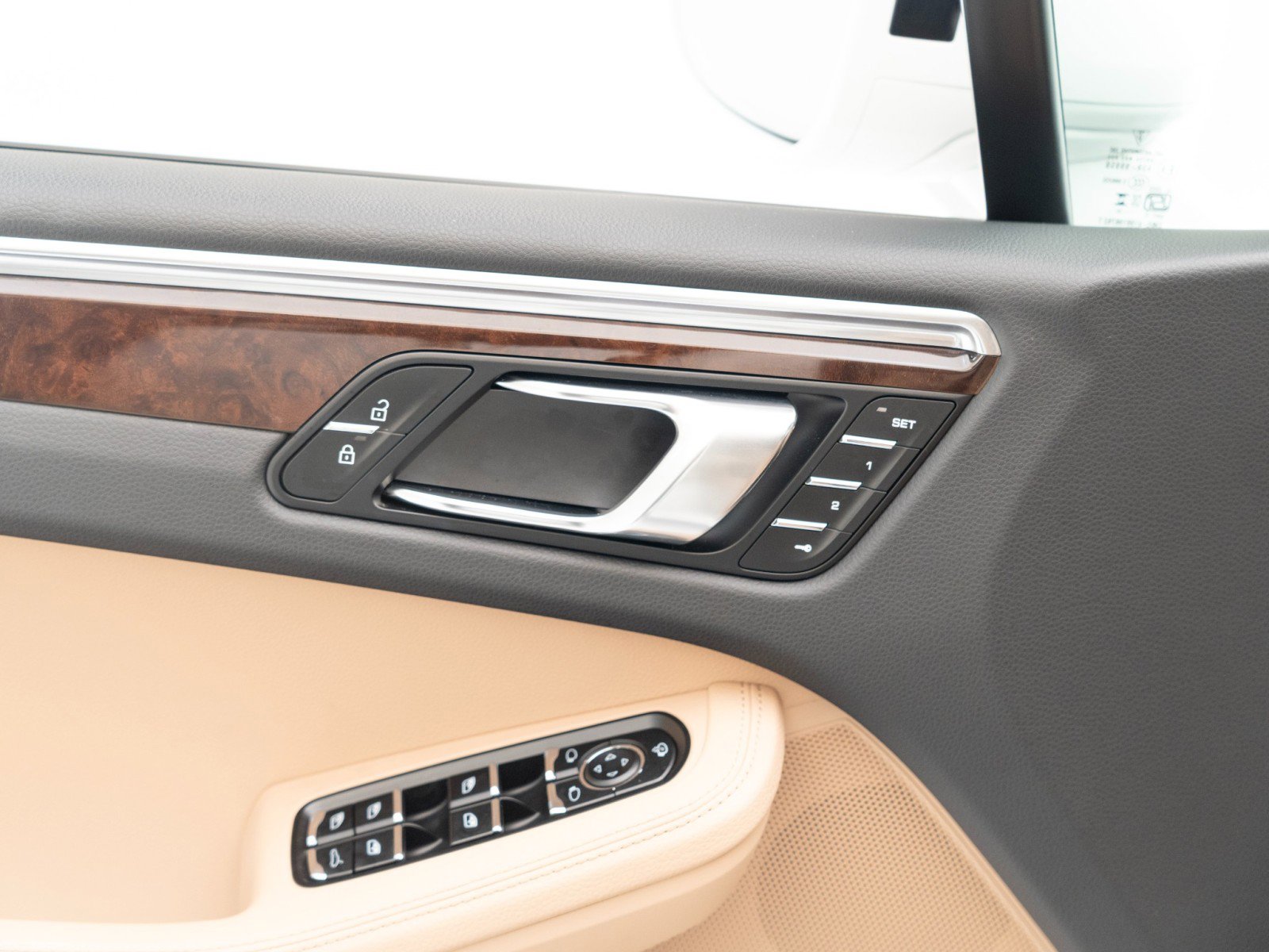 Certified 2025 Porsche Macan image 21