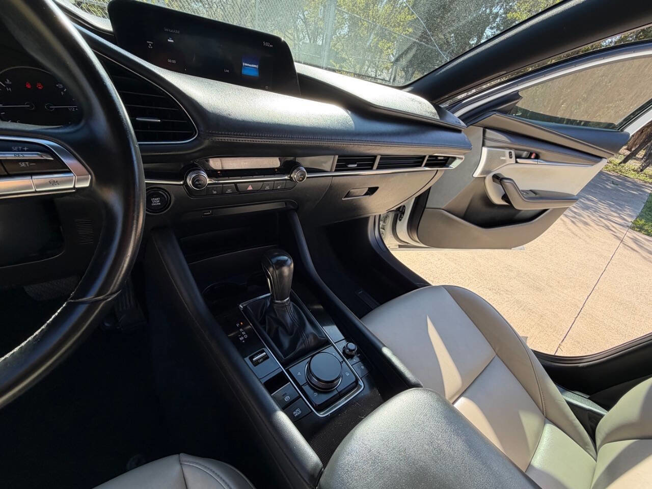 Used 2019 MAZDA MAZDA3 Hatchback w/ Preferred Package image 27