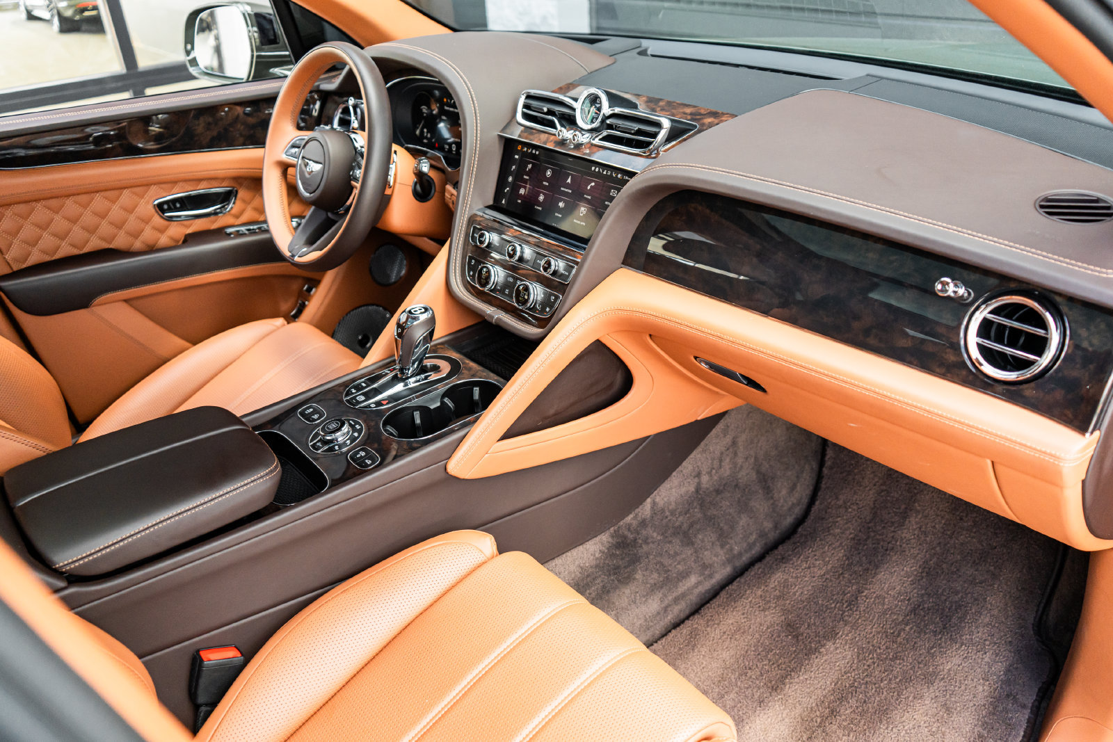 Certified 2022 Bentley Bentayga AWD/4WD image 2