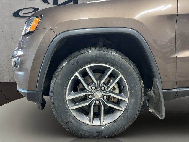 Used 2017 Jeep Grand Cherokee Limited AWD/4WD image 27
