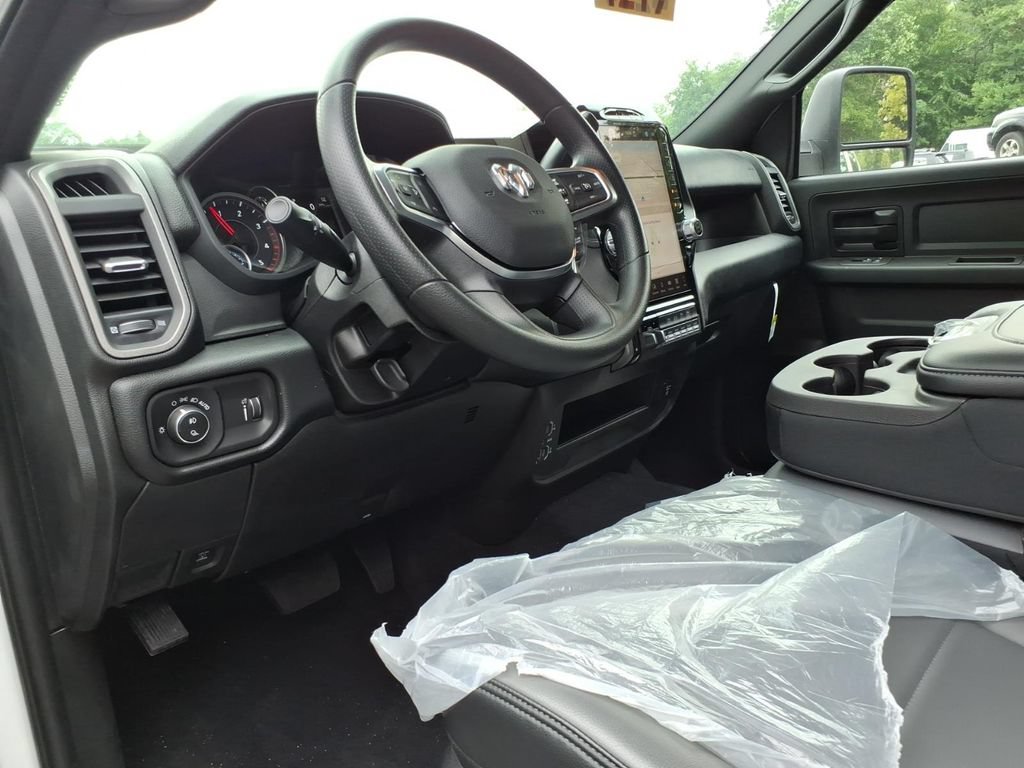 New 2026 RAM 3500 Tradesman AWD/4WD image 9