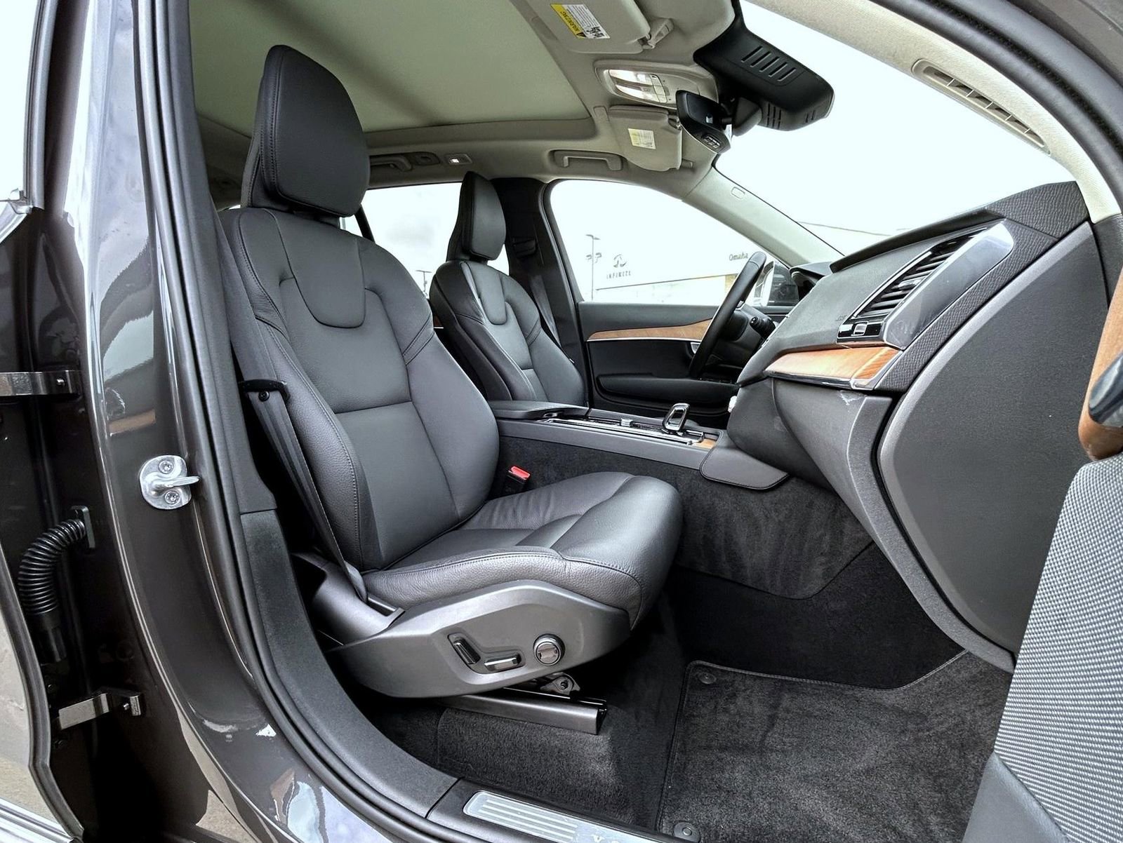 Used 2024 Volvo XC90 B6 Plus image 15