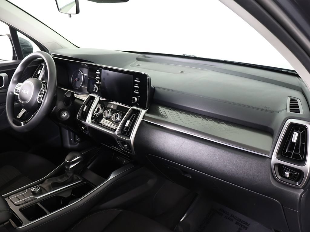 Used 2022 Kia Sorento LX image 24