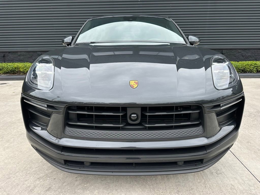 Certified 2025 Porsche Macan image 8