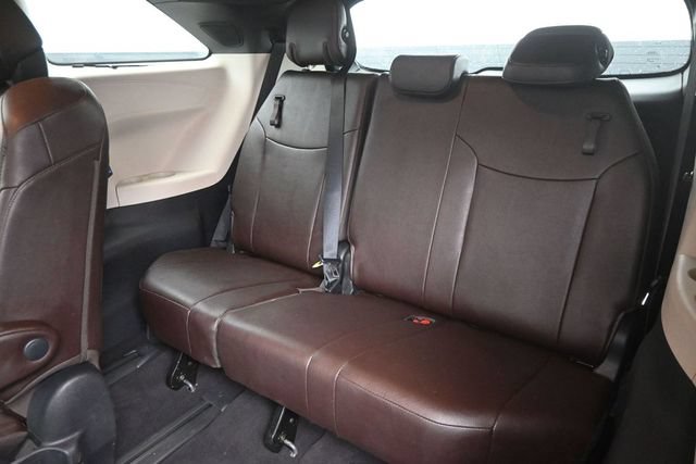 Used 2022 Toyota Sienna Platinum FWD image 12