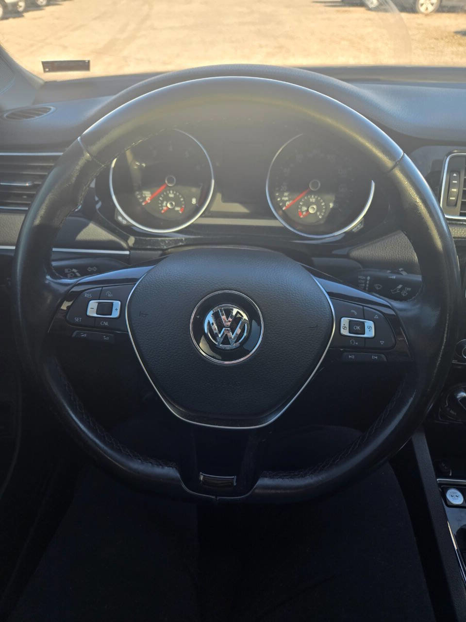 Used 2016 Volkswagen Jetta SEL w/ Lighting Package image 3