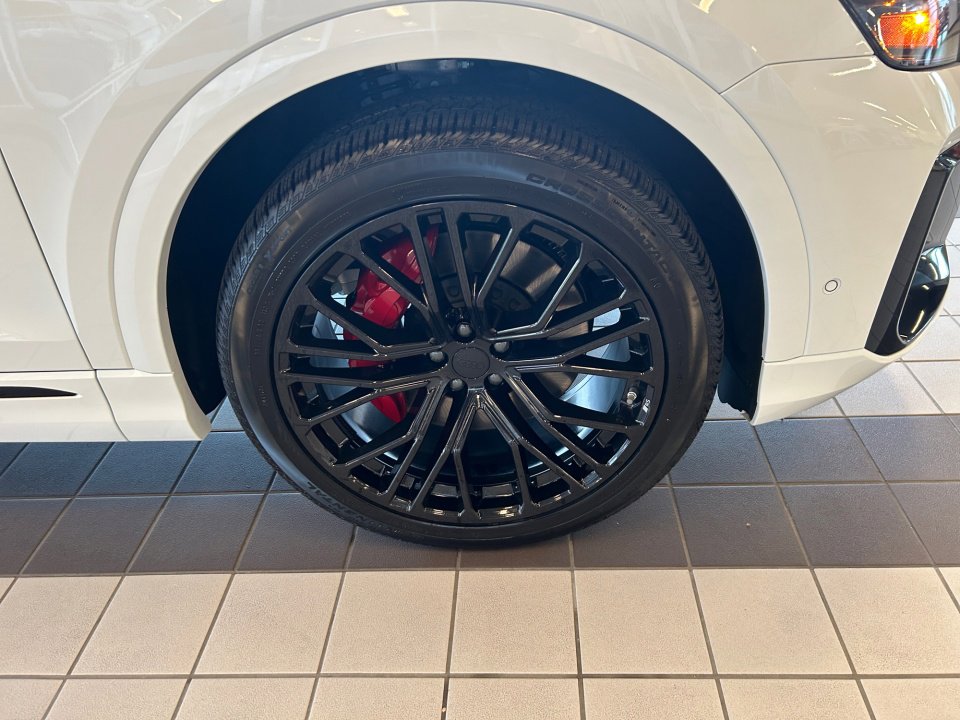 New 2026 Audi SQ8 Prestige image 25