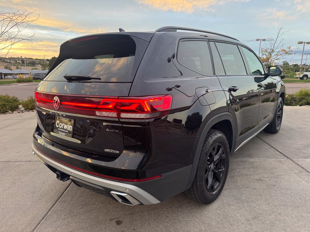 Used 2025 Volkswagen Atlas Peak Edition SE AWD/4WD image 7