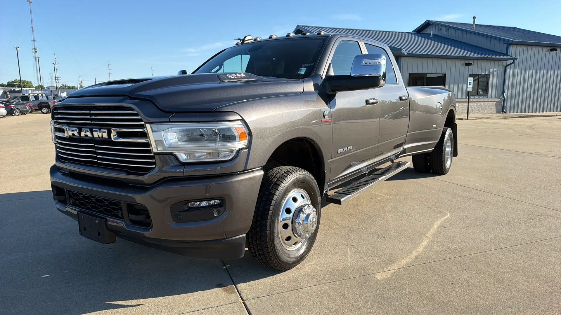 Used 2023 RAM 3500 Laramie AWD/4WD image 3
