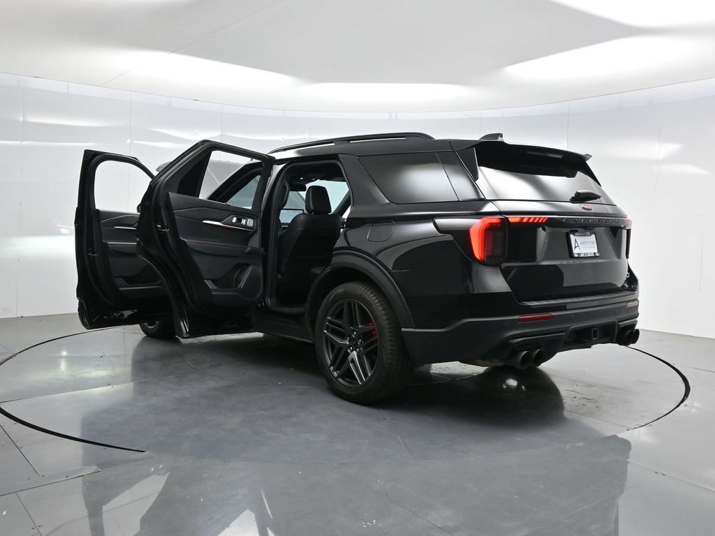 Used 2025 Ford Explorer ST image 39