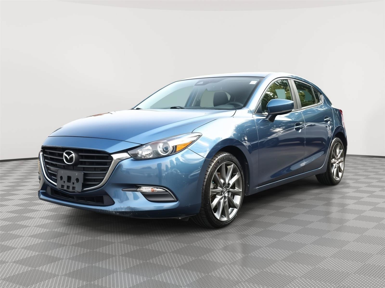 Used 2018 MAZDA MAZDA3 Touring FWD image 3