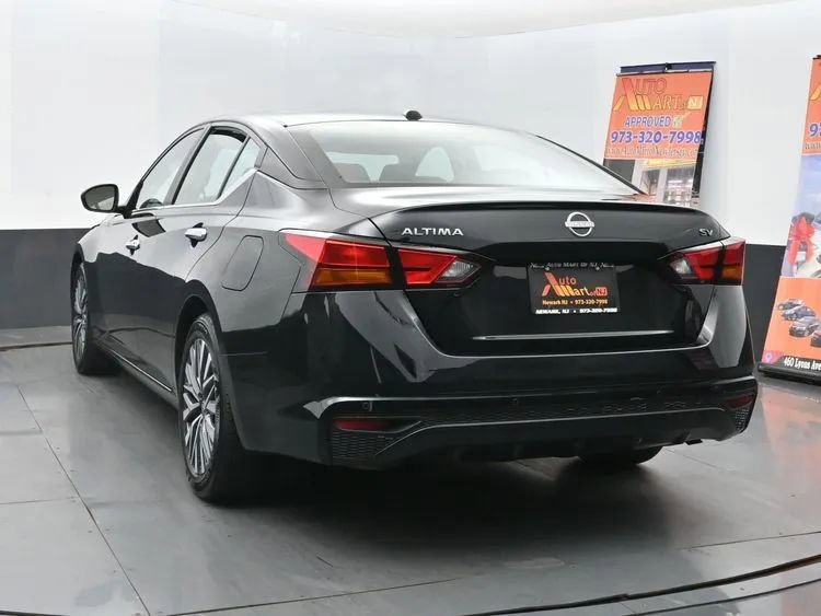 Used 2024 Nissan Altima 2.5 SV image 9