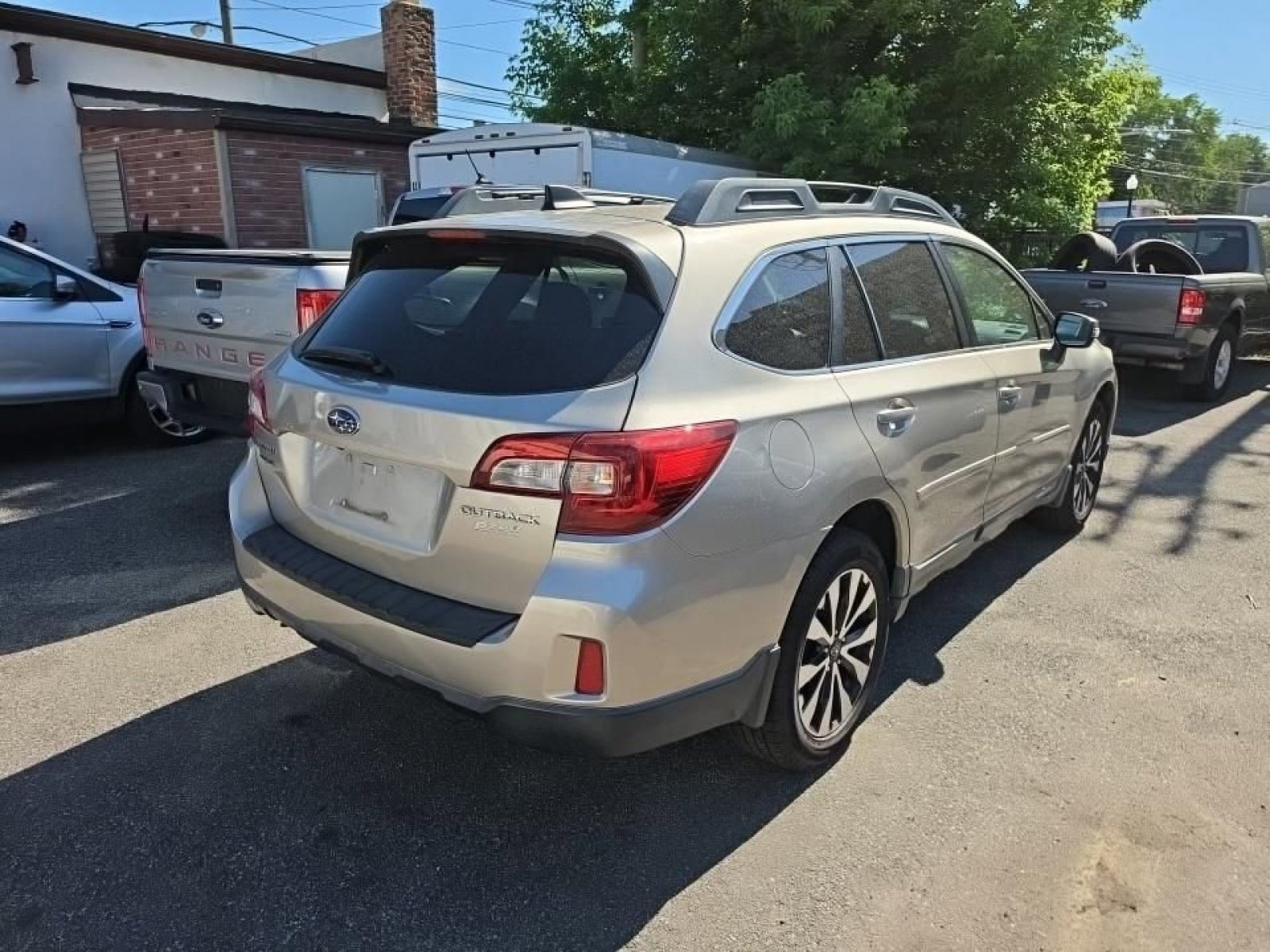 Used 2016 Subaru Outback 2.5i Limited AWD/4WD image 4