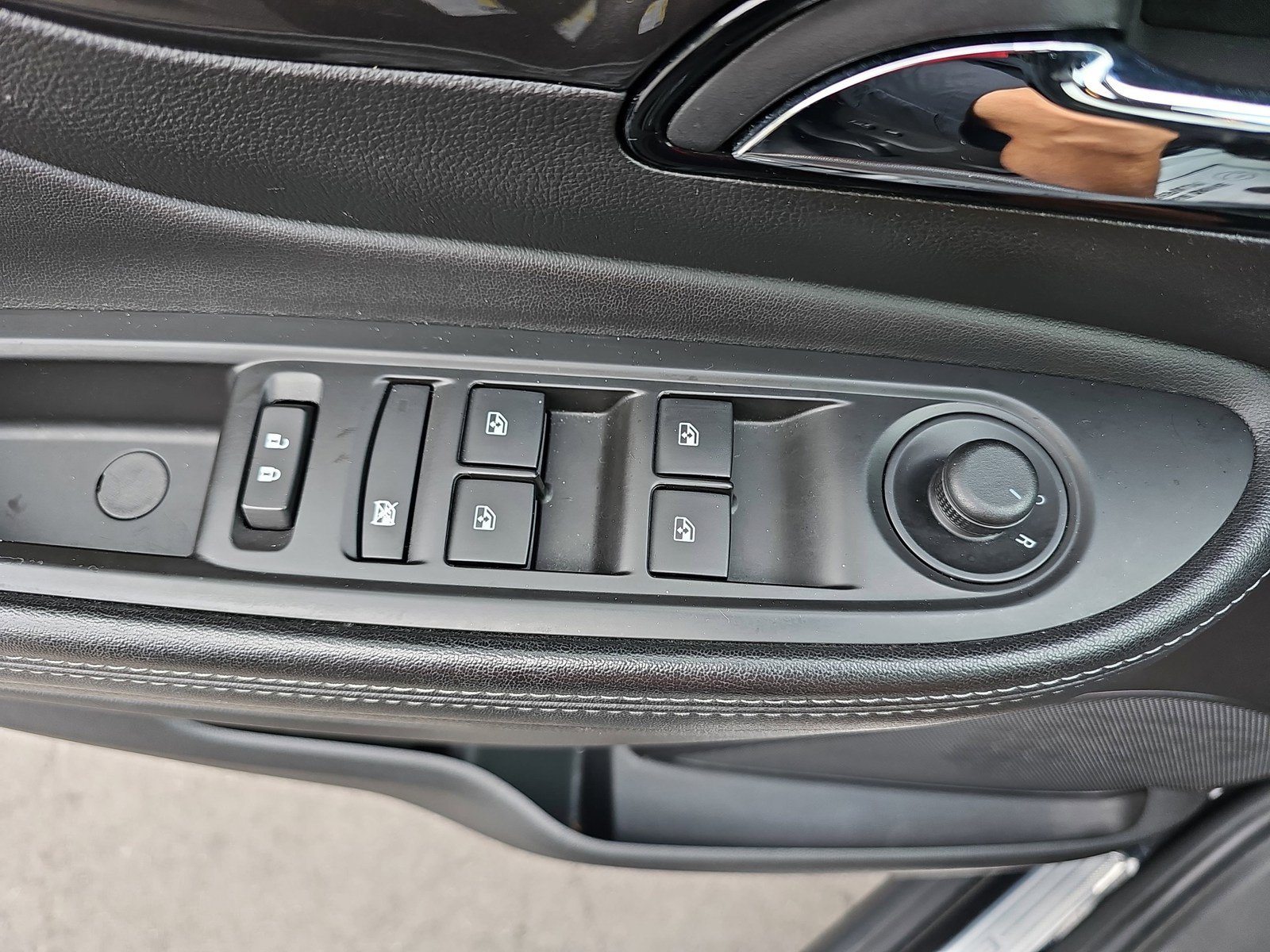 Used 2020 Buick Encore Preferred w/ Safety Package FWD image 29