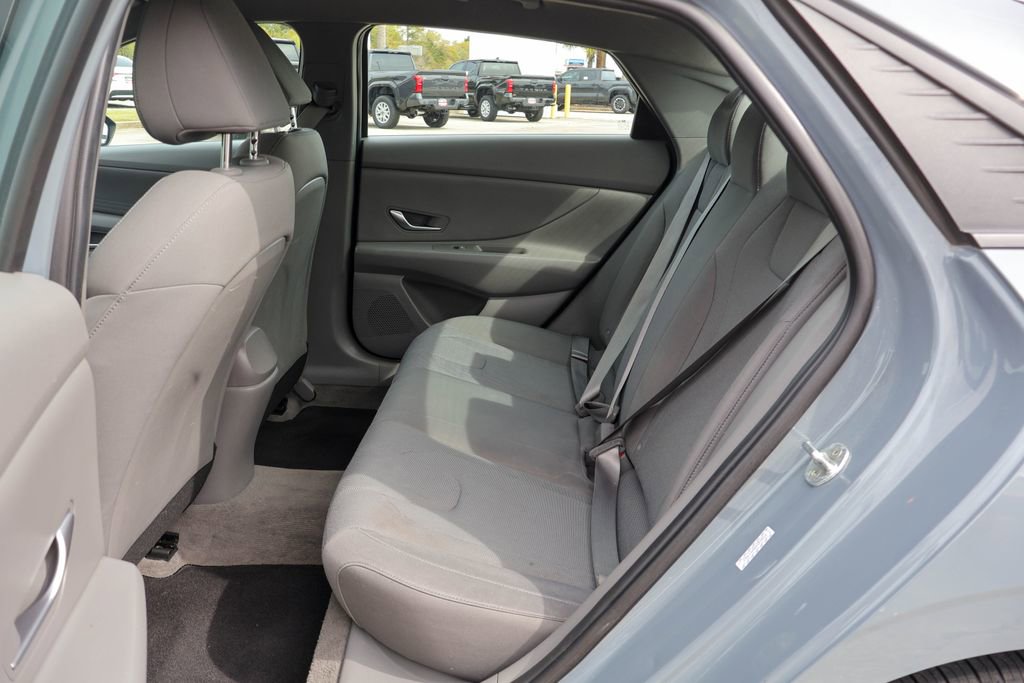Used 2023 Hyundai Elantra SE image 10