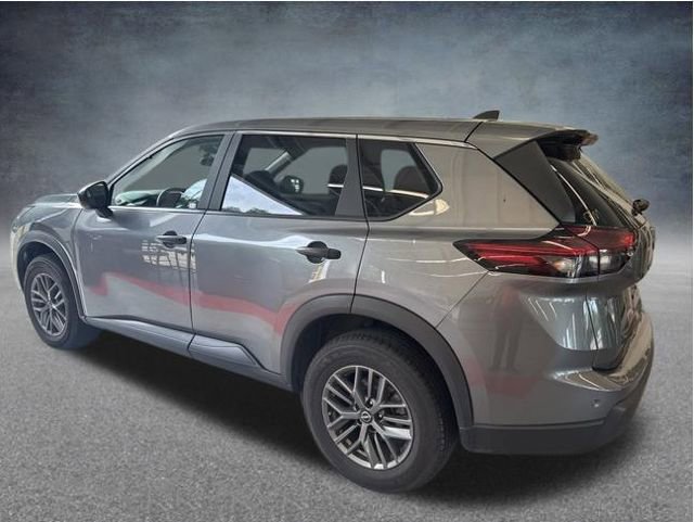 Used 2024 Nissan Rogue S FWD image 3