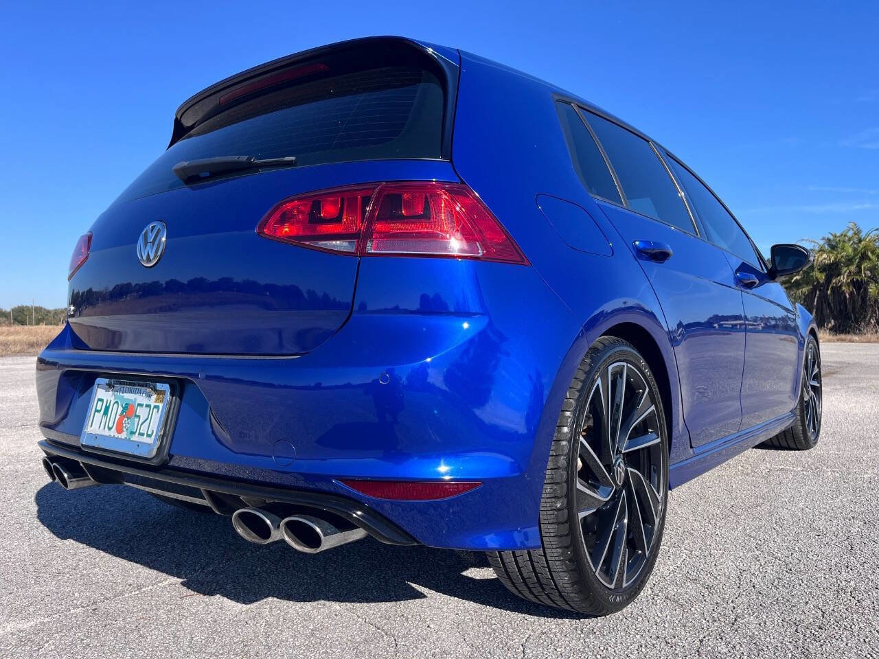 Used 2015 Volkswagen Golf R 4-Door image 9