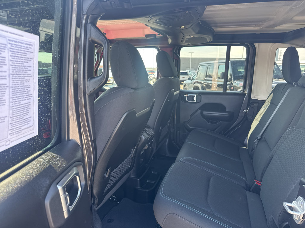 Used 2025 Jeep Wrangler Unlimited Rubicon 4xe w/ Safety Group AWD/4WD image 30