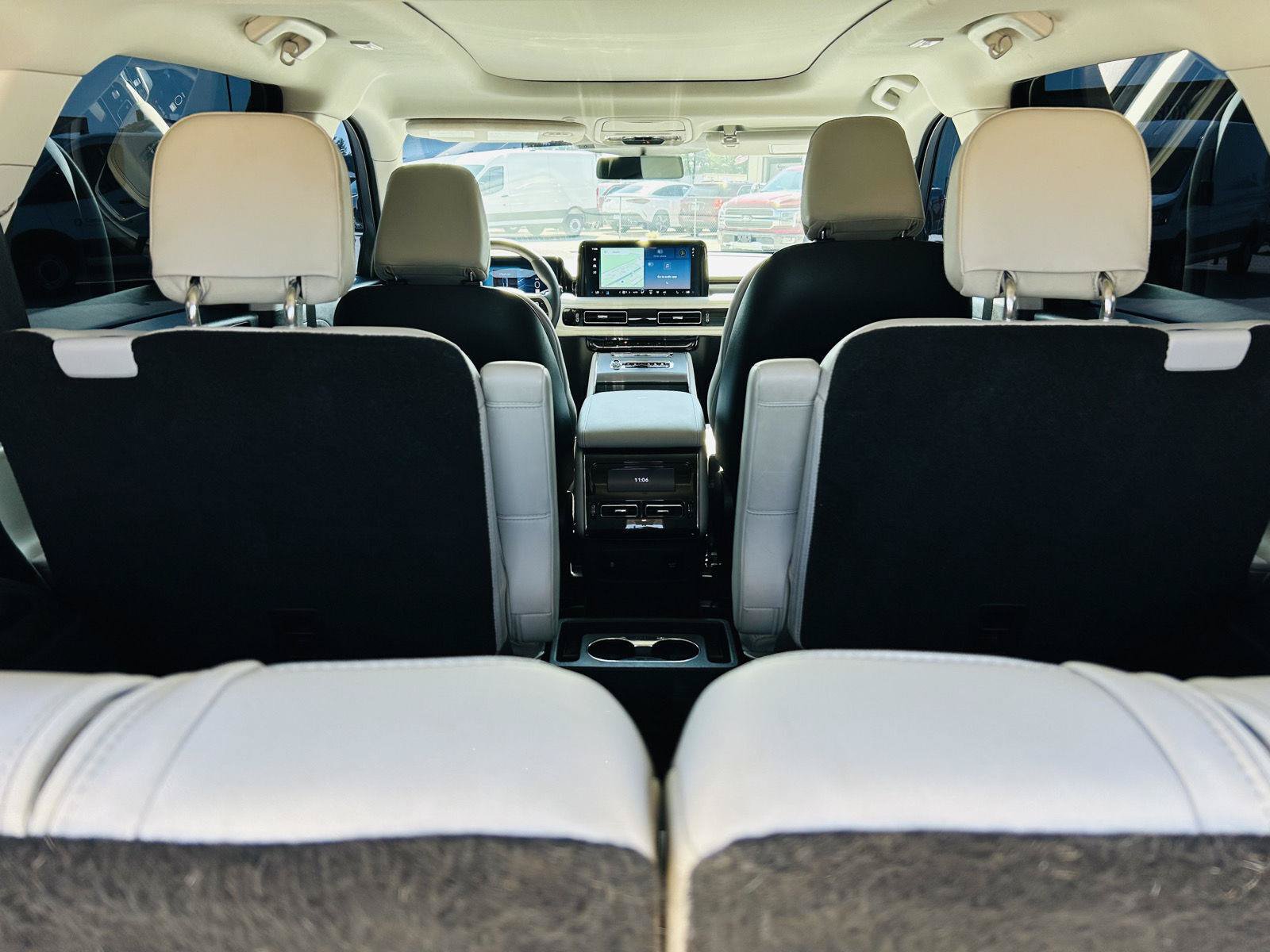 Used 2025 Lincoln Aviator AWD image 35