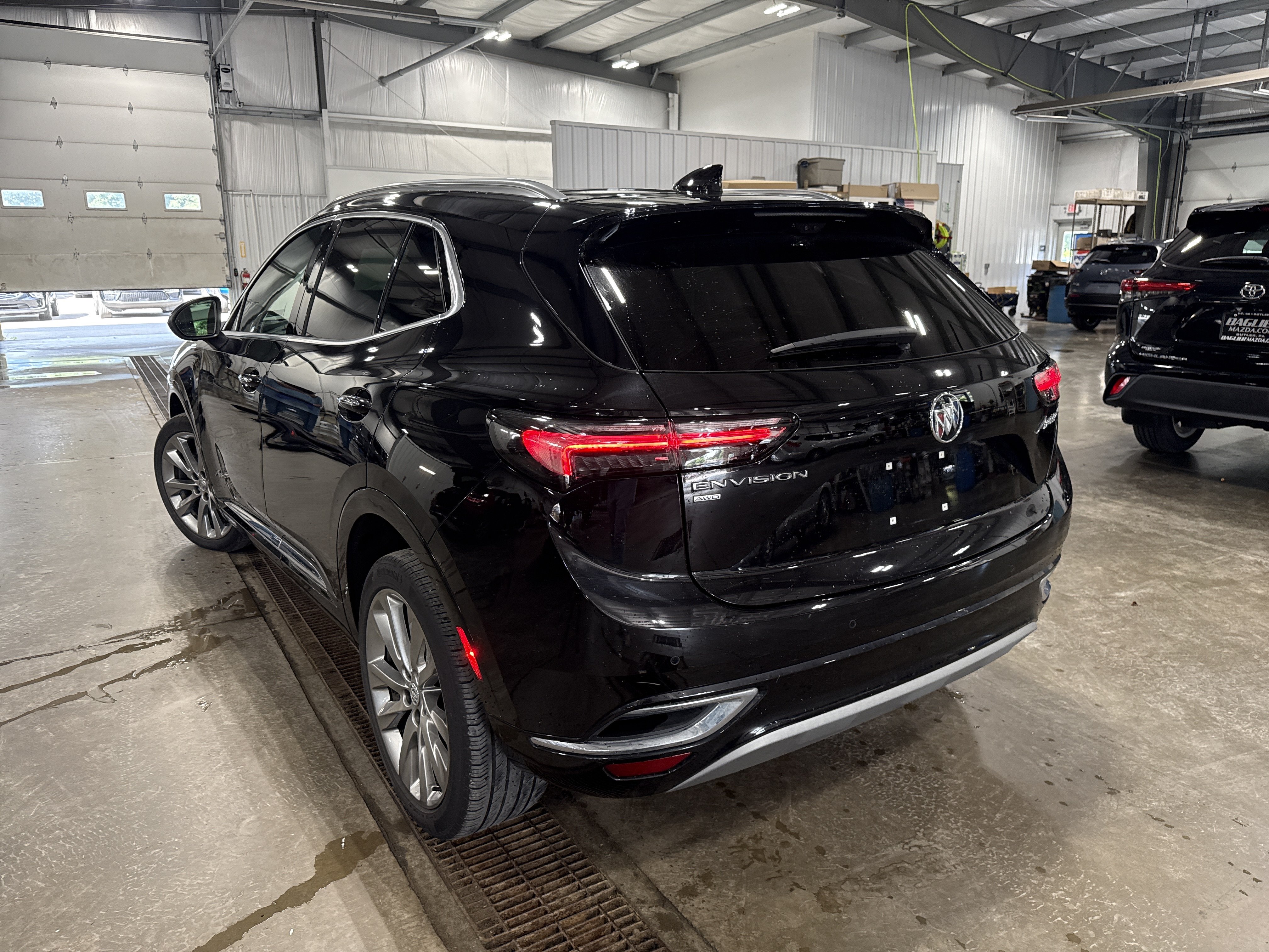 Used 2022 Buick Envision Avenir w/ Technology Package II AWD/4WD image 4