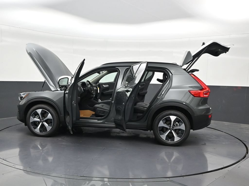 New 2026 Volvo XC40 B5 Plus w/ Climate Package AWD/4WD image 32