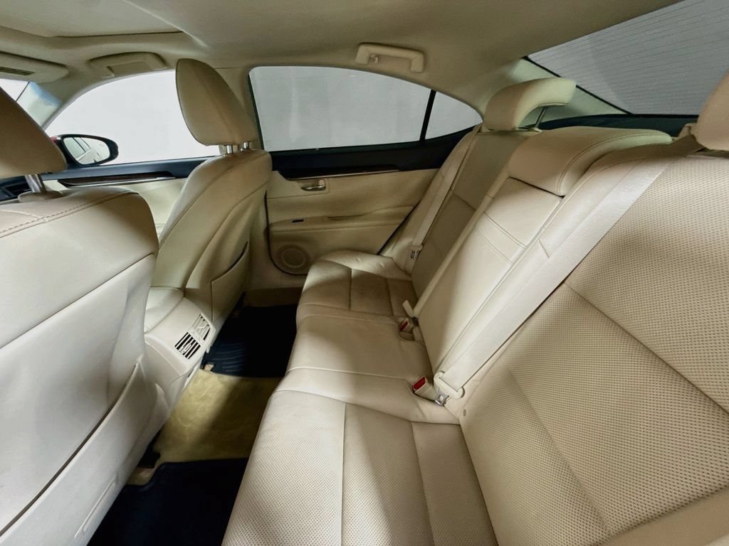 Used 2014 Lexus ES 350 w/ Luxury Package FWD image 23