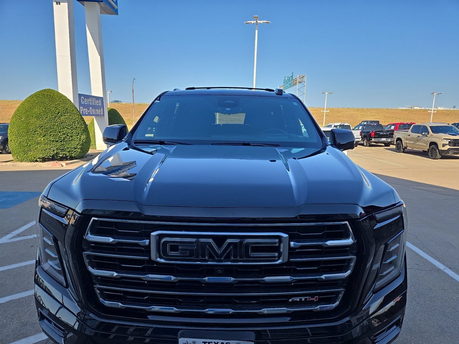 Used 2026 GMC Yukon XL AT4 w/ AT4 Premium Plus Package AWD/4WD image 3