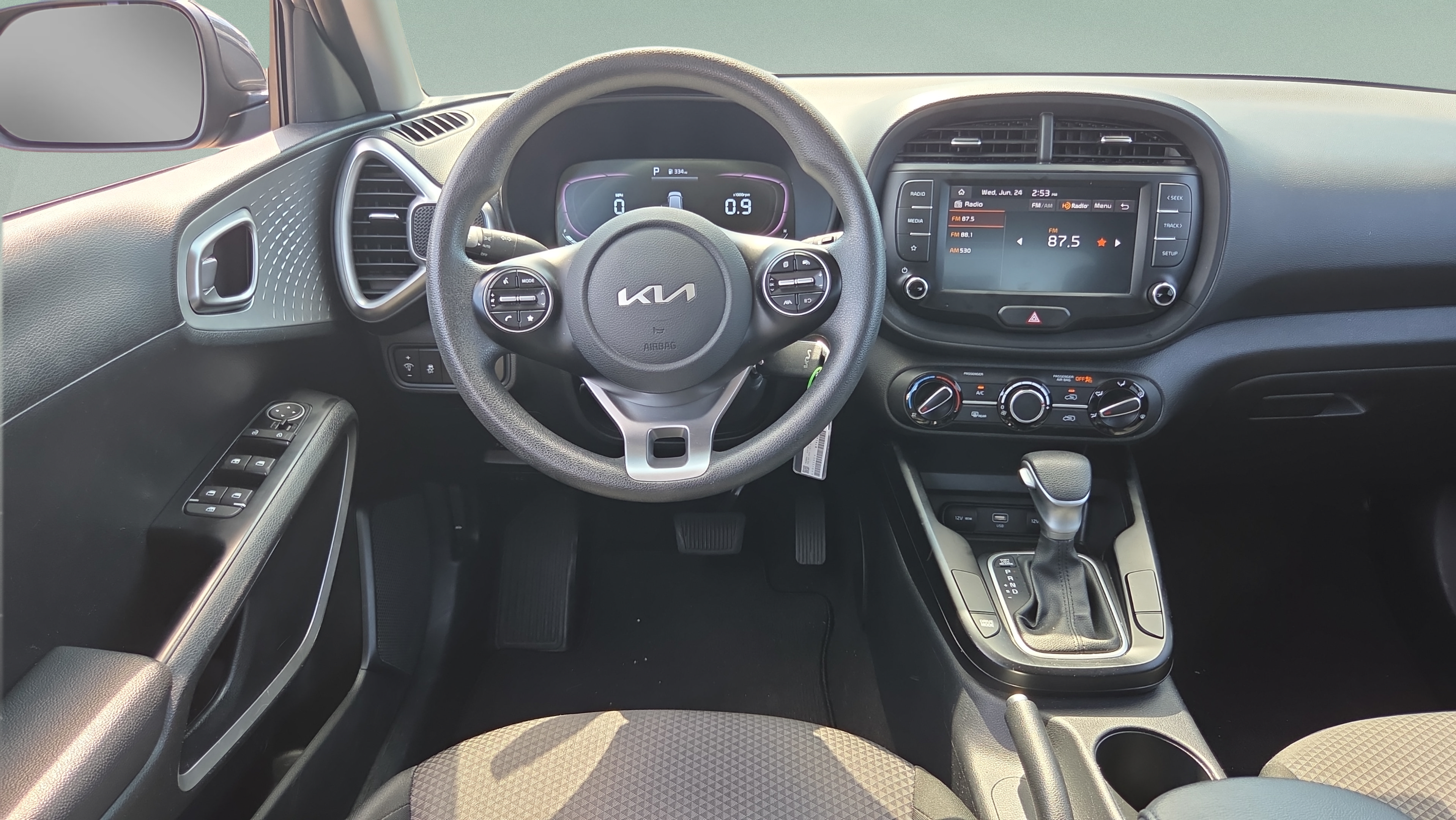 Used 2024 Kia Soul LX w/ Option Group 015 FWD image 12