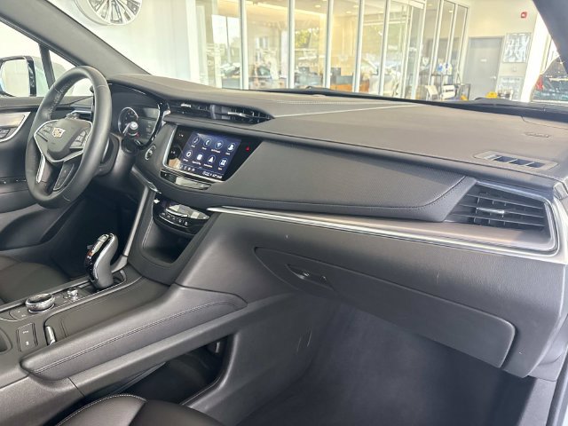 Certified 2024 Cadillac XT5 Luxury w/ LPO, Floor Liner Package AWD/4WD image 50