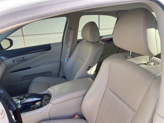 Used 2017 Lexus LS 460 AWD w/ Comfort Package image 5